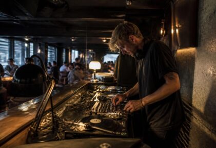 Plongée dans l&rsquo;ambiance unique du Hi Club à Taïwan pour les amateurs de musique